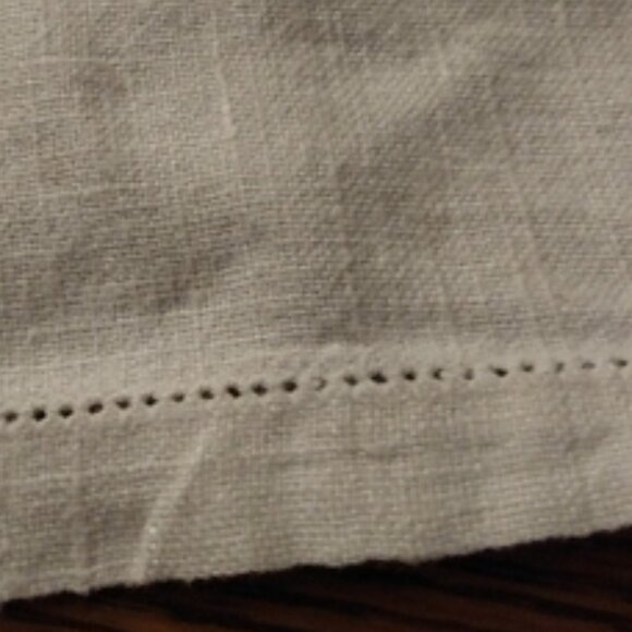 Vintage Small Linen Table Covering with Clover Basket Embroidered Embellishments - Picture 6 of 8